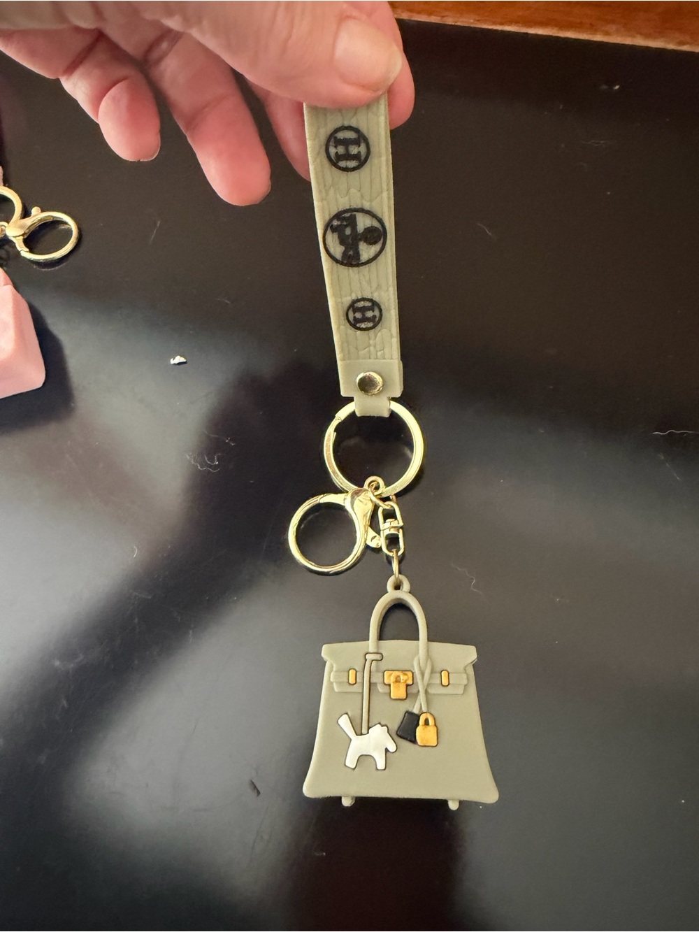 Small Pets Keychain - Beige Bag Design, NEW, fashion jewelry - Picture 3 of 3